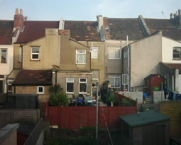 Foto av baksiden av terrassehus i Bristol